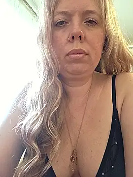 Irina3718 online show from May 25, 2:49 pm