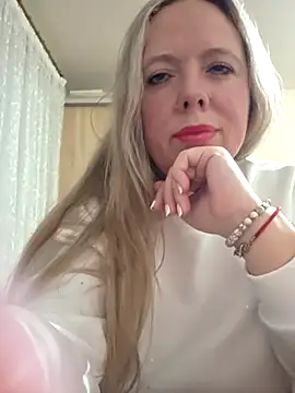 Irina3718 online show from November 28, 3:12 pm