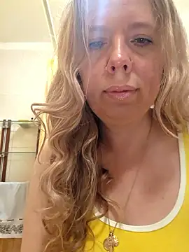 Irina3718 online show from May 19, 6:20 am