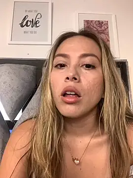 Snapshot of valery_and_Dani_ chatting on November 27, 7:58 pm valery and Dani online show from November 27, 7:58 pm