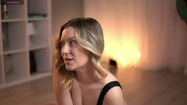 Snapshot of AnnastasiaMills chatting on February 9, 10:19 pm AnnastasiaMills online show from February 9, 10:19 pm