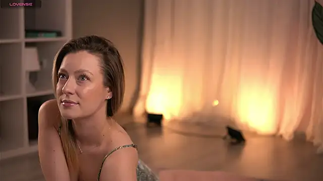 Snapshot of AnnastasiaMills chatting on February 19, 7:33 pm AnnastasiaMills online show from February 19, 7:33 pm