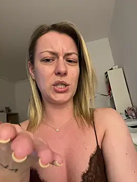 AnnastasiaMills online show from April 19, 8:44 pm