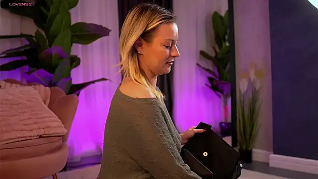 Snapshot of AnnastasiaMills chatting on November 11, 8:47 pm AnnastasiaMills online show from November 11, 8:47 pm