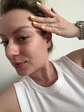 AnnastasiaMills online show from April 9, 4:02 pm