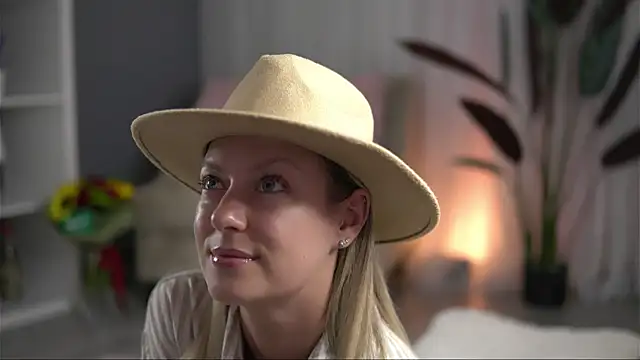 Snapshot of AnnastasiaMills chatting on July 16, 9:23 pm AnnastasiaMills online show from July 16, 9:23 pm