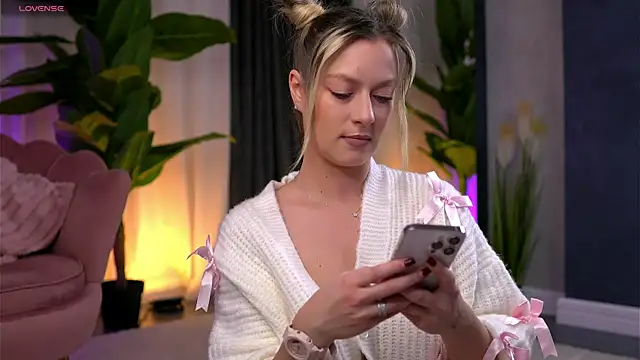 Snapshot of AnnastasiaMills chatting on November 15, 8:46 pm AnnastasiaMills online show from November 15, 8:46 pm