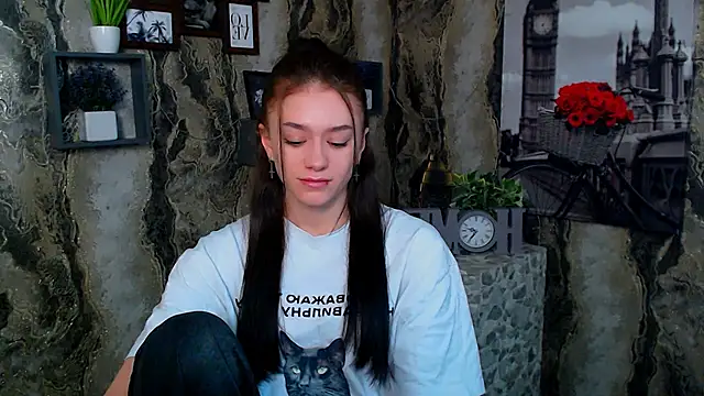 LanaTey online show from February 5, 2:24 pm