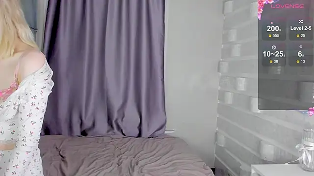 Snapshot of alicewonderyou chatting on October 27, 2:07 pm alicewonderyou online show from October 27, 2:07 pm