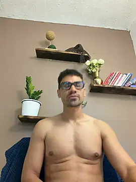 Snapshot of Guadalupe_Lopez chatting on May 30, 11:05 am Guadalupe Lopez online show from May 30, 11:05 am