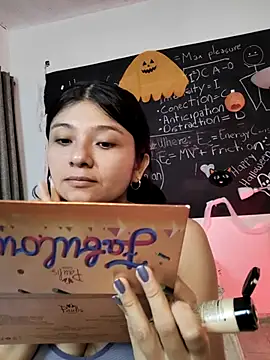 Guadalupe Lopez online show from October 31, 10:34 am