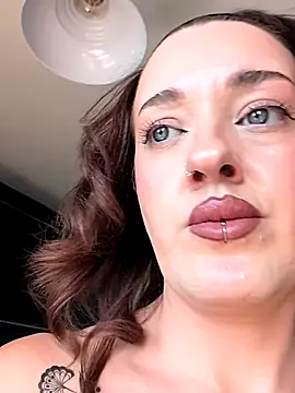 Petite Juicy Olive online show from July 6, 1:29 pm