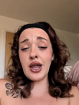Petite Juicy Olive online show from July 13, 11:31 am