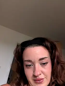 Petite Juicy Olive online show from July 21, 12:39 pm
