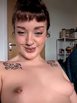 Petite Juicy Olive online show from May 11, 9:43 am