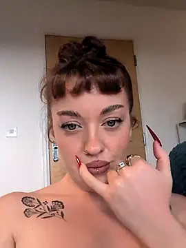 Petite Juicy Olive online show from May 14, 12:46 pm
