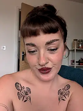 Petite Juicy Olive online show from May 8, 9:46 am
