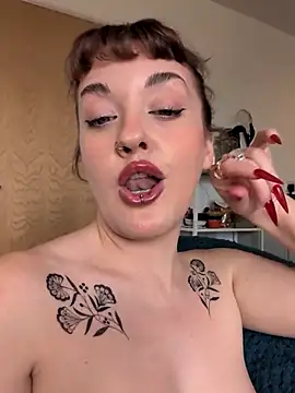 Petite Juicy Olive online show from May 15, 10:02 am