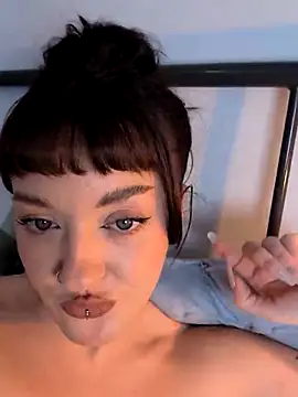 Petite Juicy Olive online show from March 10, 1:04 pm