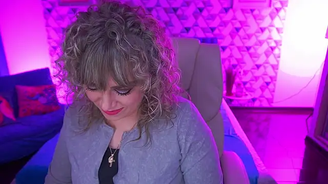 CandyLadyyy online show from May 10, 8:33 pm