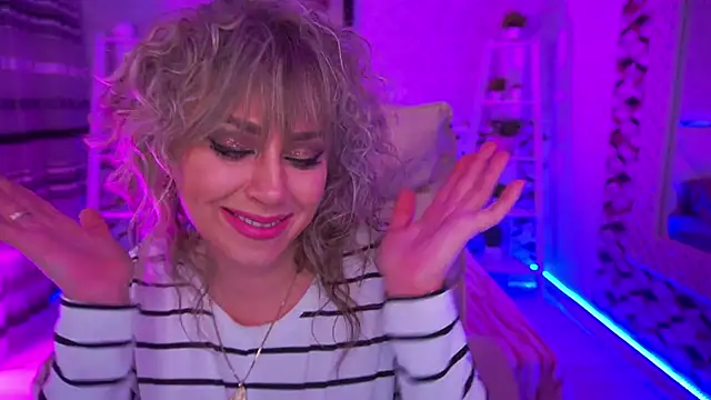 CandyLadyyy online show from April 5, 8:37 pm