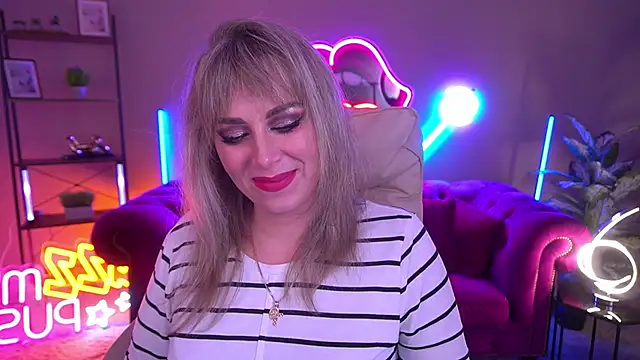 CandyLadyyy online show from November 30, 9:15 pm