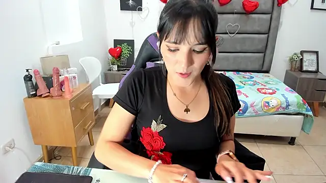 Tania Duque online show from March 13, 2:33 pm