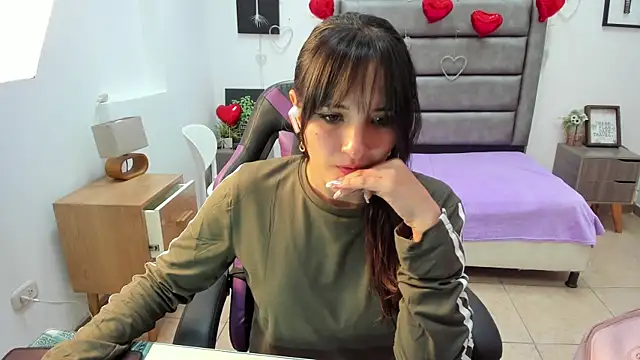 Tania Duque online show from March 19, 1:44 pm