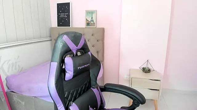 Snapshot of Tania_Duque chatting on November 29, 3:01 pm Tania Duque online show from November 29, 3:01 pm