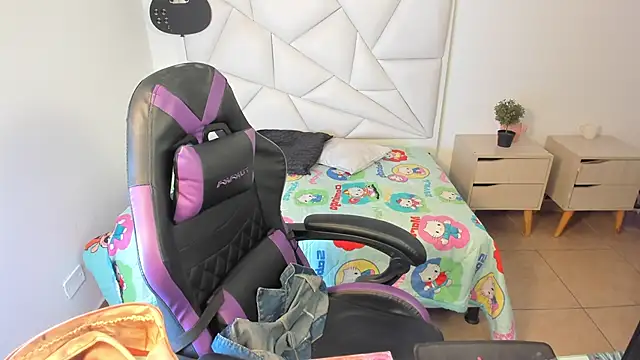 Tania Duque online show from March 7, 2:33 pm