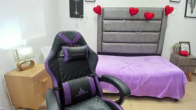 Tania Duque online show from April 16, 3:02 pm