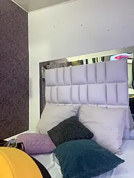 Snapshot of LunaCandy_ chatting on November 19, 10:59 am LunaCandy online show from November 19, 10:59 am