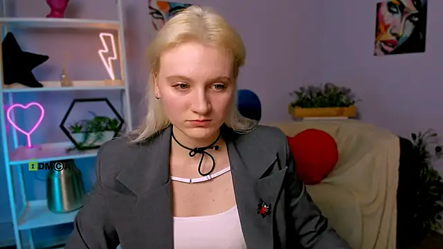 madam uliis online show from March 18, 1:12 pm