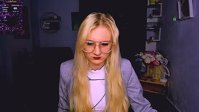 madam uliis online show from December 22, 1:55 pm