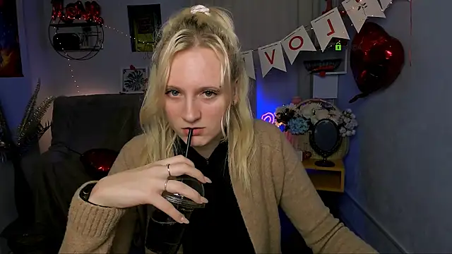 madam uliis online show from February 18, 5:42 pm