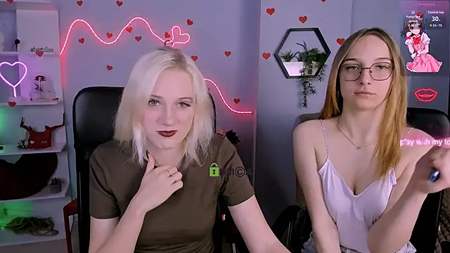 Snapshot of madam_uliis chatting on April 28, 1:04 pm madam uliis online show from April 28, 1:04 pm