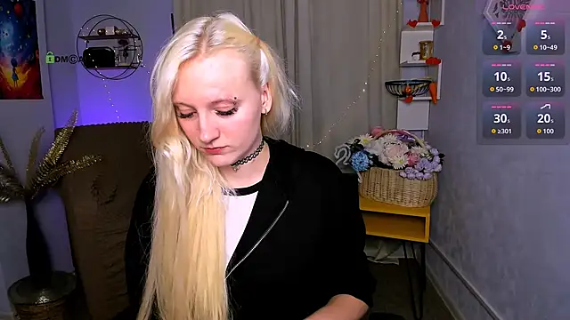 Snapshot of madam_uliis chatting on April 9, 4:35 pm madam uliis online show from April 9, 4:35 pm