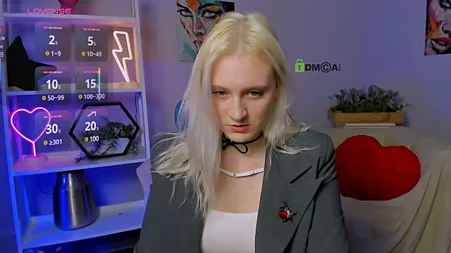 madam uliis online show from March 18, 6:28 pm