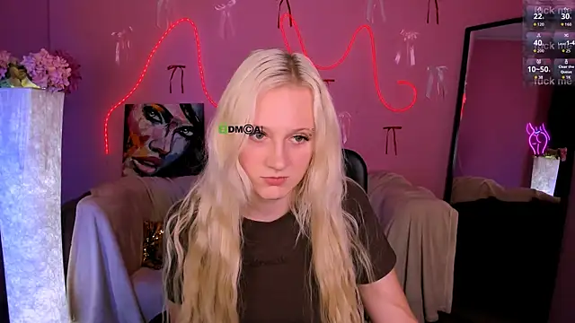Snapshot of madam_uliis chatting on April 14, 9:47 am madam uliis online show from April 14, 9:47 am