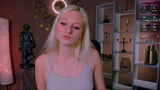 Snapshot of madam_uliis chatting on June 16, 1:55 pm madam uliis online show from June 16, 1:55 pm