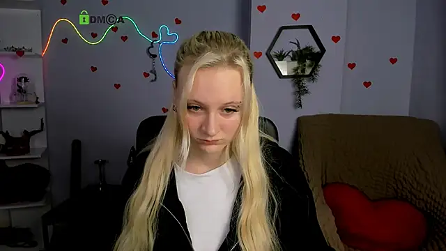 Snapshot of madam_uliis chatting on April 30, 8:21 am madam uliis online show from April 30, 8:21 am