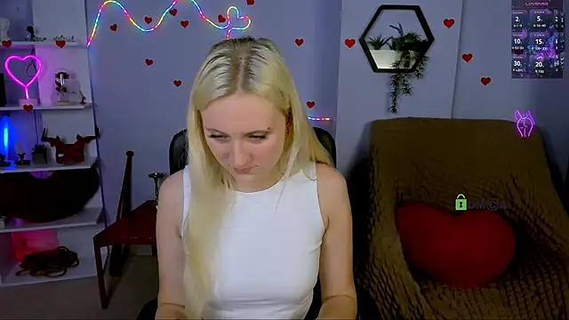 Snapshot of madam_uliis chatting on May 3, 10:20 am madam uliis online show from May 3, 10:20 am