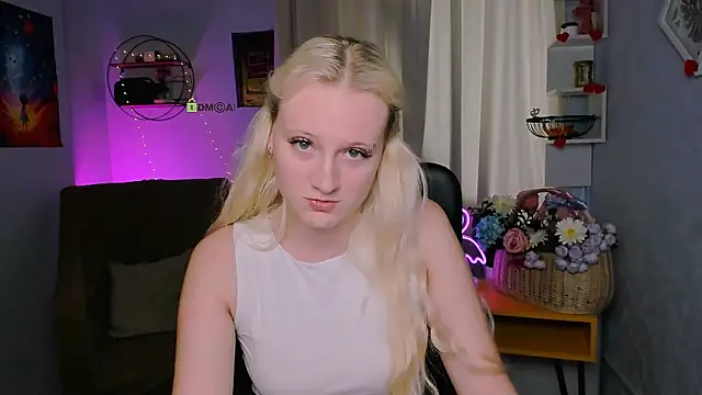 Snapshot of madam_uliis chatting on July 10, 8:47 am madam uliis online show from July 10, 8:47 am