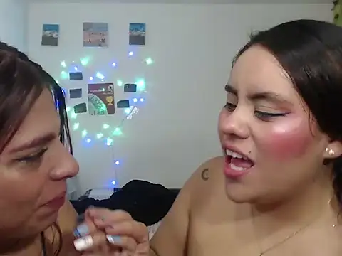 nicky andcamil online show from April 1, 12:02 am
