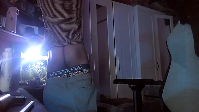 Snapshot of twink69Finger chatting on October 1, 5:17 pm twink69Finger online show from October 1, 5:17 pm