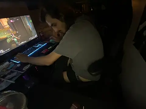 Snapshot of twink69Finger chatting on November 3, 2:53 pm twink69Finger online show from November 3, 2:53 pm