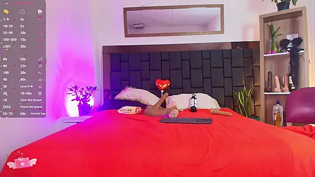 Snapshot of EllenaBoobs_ chatting on February 14, 3:34 pm EllenaBoobs online show from February 14, 3:34 pm