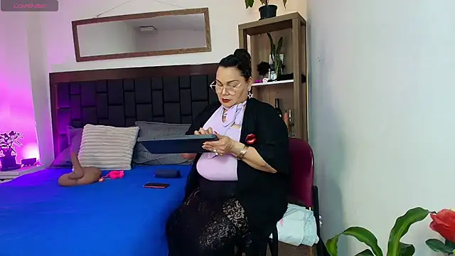 EllenaBoobs  online show from March 25, 3:28 am