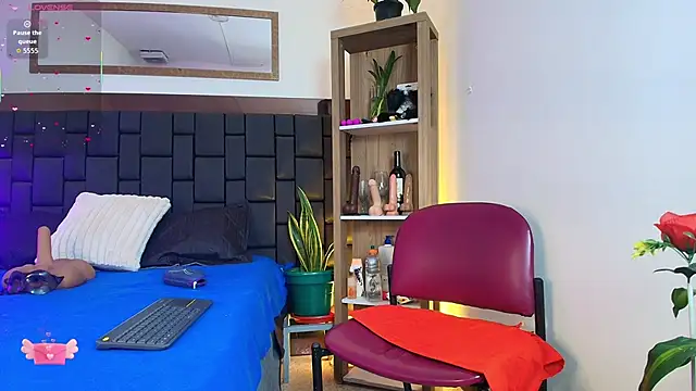 Snapshot of EllenaBoobs_ chatting on February 19, 3:14 am EllenaBoobs online show from February 19, 3:14 am