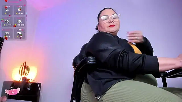 Snapshot of EllenaBoobs_ chatting on February 11, 3:50 am EllenaBoobs online show from February 11, 3:50 am